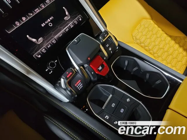 Lamborghini Urus 2022 — фото 14
