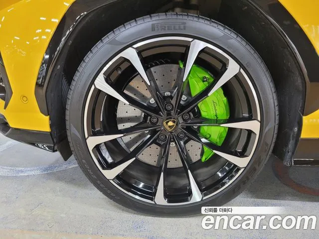 Lamborghini Urus 2022 — фото 19