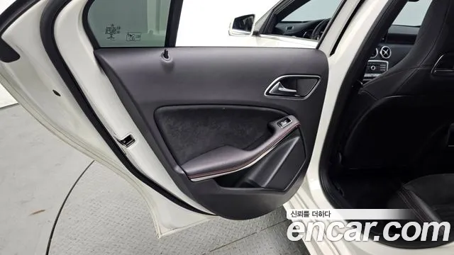 Mercedes-Benz A-Class 2018 — фото 15