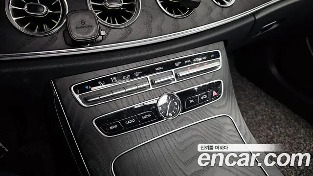 Mercedes-Benz E-Class 2019 — фото 19