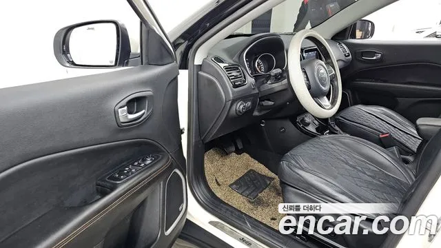 Jeep Compass 2019 — фото 13