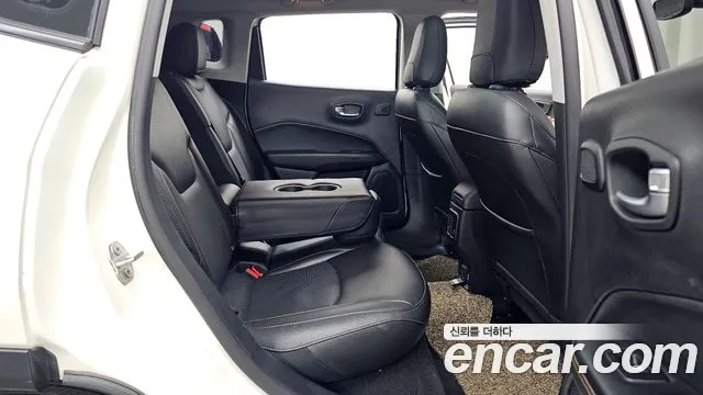 Jeep Compass 2019 — фото 18