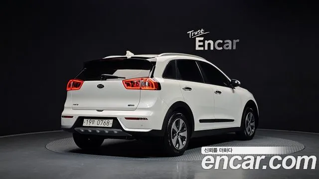 Kia Niro 2017 — фото 2