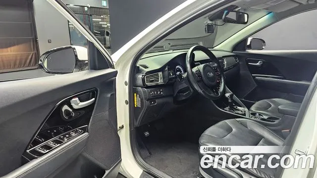 Kia Niro 2017 — фото 10