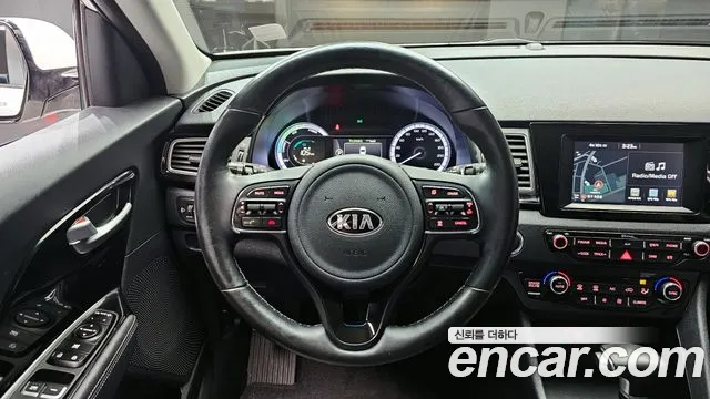 Kia Niro 2017 — фото 13