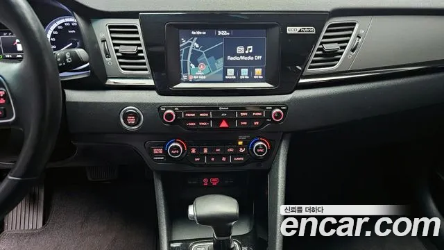 Kia Niro 2017 — фото 14