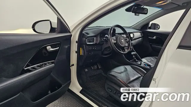 Kia Niro 2017 — фото 10