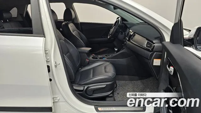 Kia Niro 2017 — фото 11
