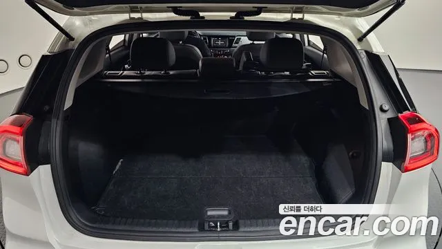 Kia Niro 2017 — фото 20