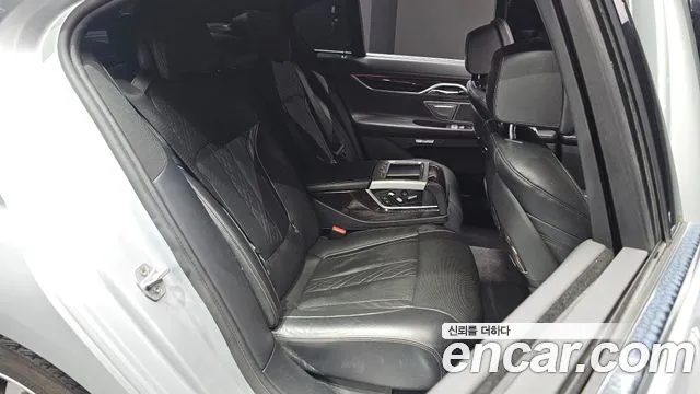 BMW 7-Series 2016 — фото 17