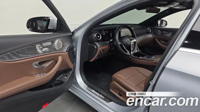 Mercedes-Benz E-Class 2022 — фото 10
