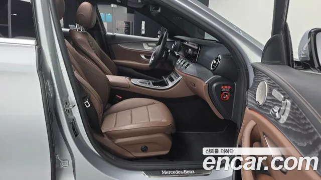 Mercedes-Benz E-Class 2022 — фото 11