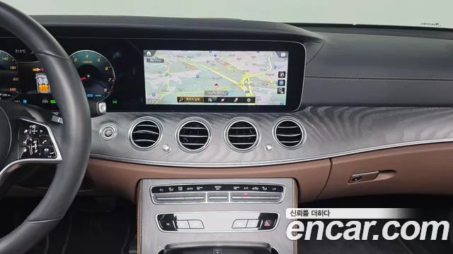 Mercedes-Benz E-Class 2022 — фото 14