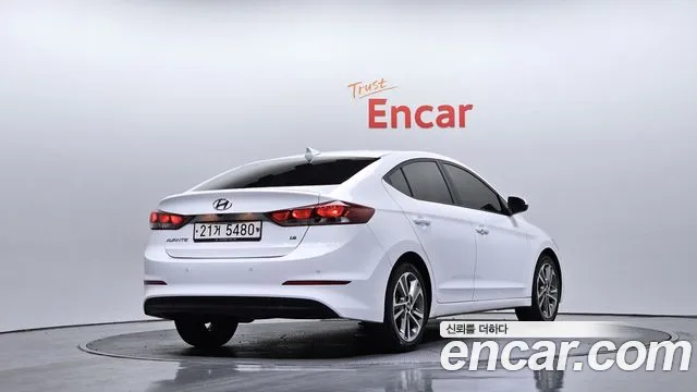 Hyundai AVANTE 2018 — фото 2
