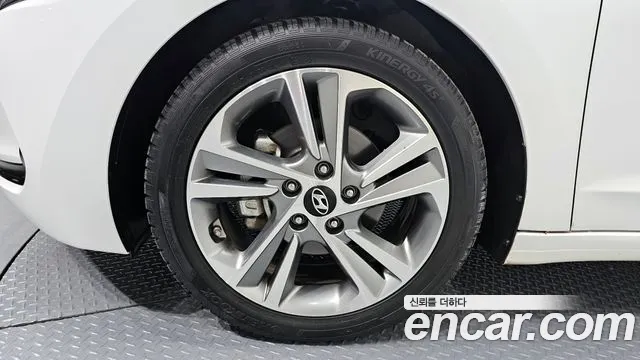 Hyundai AVANTE 2018 — фото 5