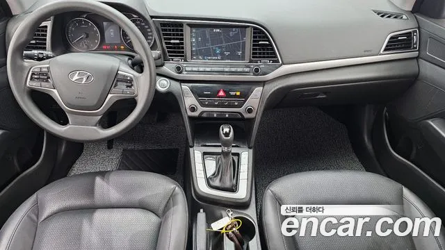 Hyundai AVANTE 2018 — фото 10