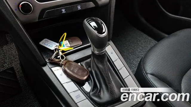 Hyundai AVANTE 2018 — фото 12