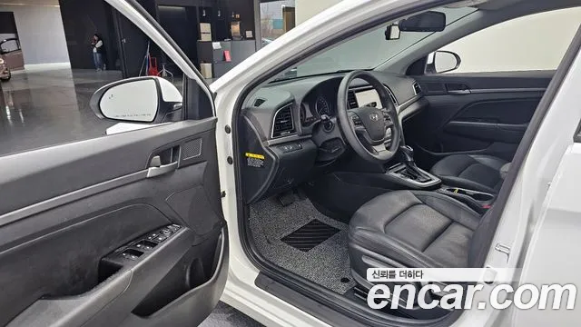 Hyundai AVANTE 2018 — фото 13