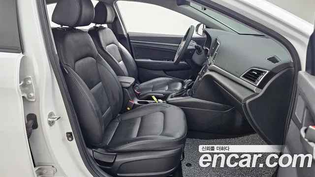 Hyundai AVANTE 2018 — фото 17