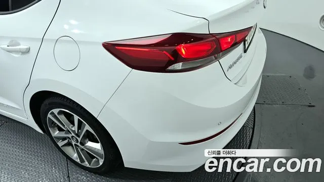 Hyundai AVANTE 2018 — фото 9