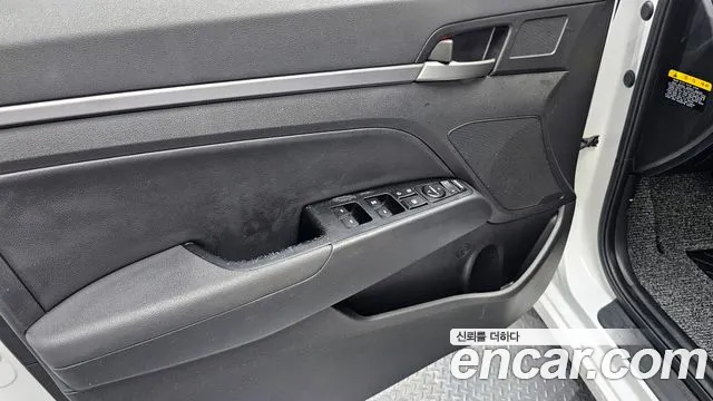 Hyundai AVANTE 2018 — фото 14
