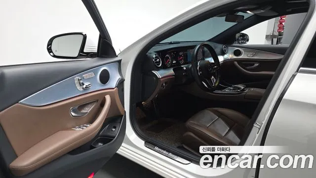 Mercedes-Benz E-Class 2020 — фото 12