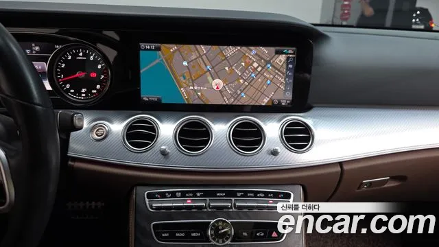Mercedes-Benz E-Class 2020 — фото 18