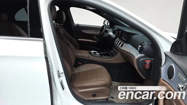 Mercedes-Benz E-Class 2020 — фото 15
