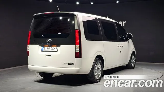 Hyundai Staria 2023 — фото 2