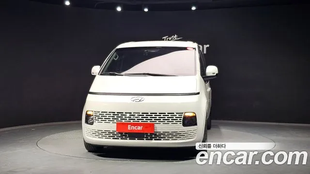 Hyundai Staria 2023 — фото 3