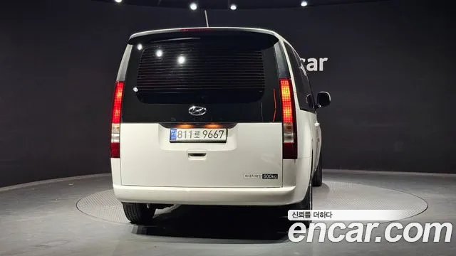 Hyundai Staria 2023 — фото 4
