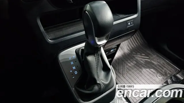 Hyundai Staria 2023 — фото 12