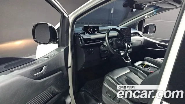 Hyundai Staria 2023 — фото 13