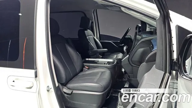 Hyundai Staria 2023 — фото 17