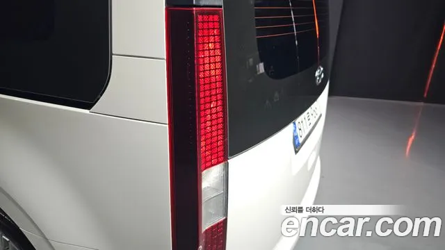 Hyundai Staria 2023 — фото 9
