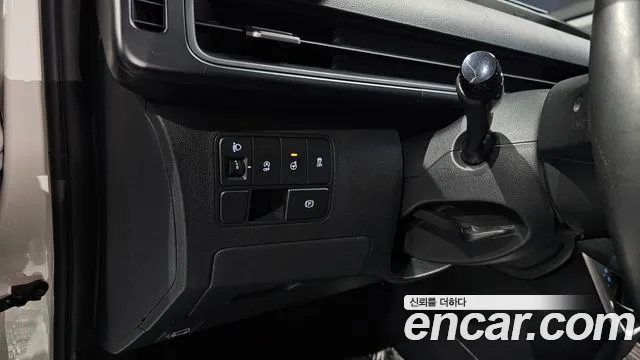 Hyundai Staria 2023 — фото 15