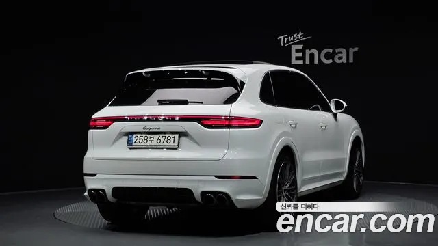 Porsche Cayenne 2021 — фото 2