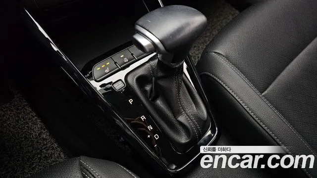 Kia Stonic 2018 — фото 12