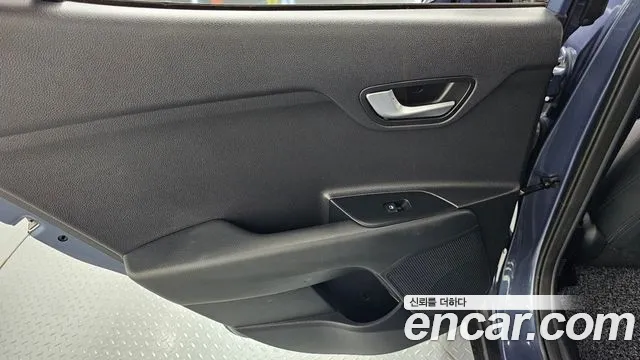 Kia Stonic 2018 — фото 15
