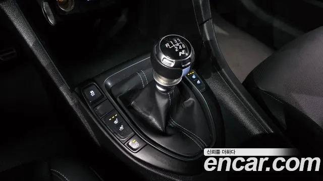 Hyundai Veloster 2019 — фото 9