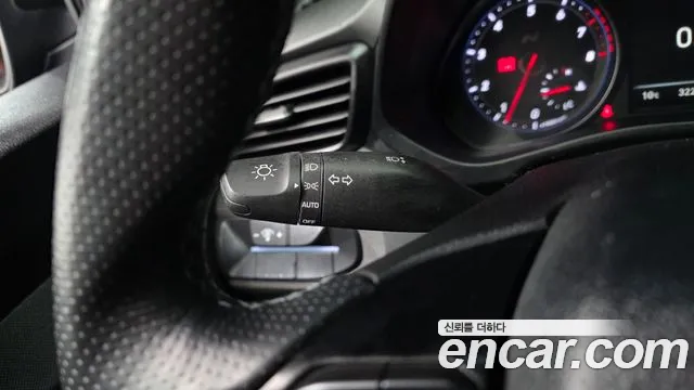 Hyundai Veloster 2019 — фото 19
