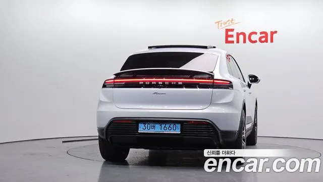 Porsche Macan 2025 — фото 4