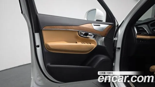 Volvo XC90 2018 — фото 14