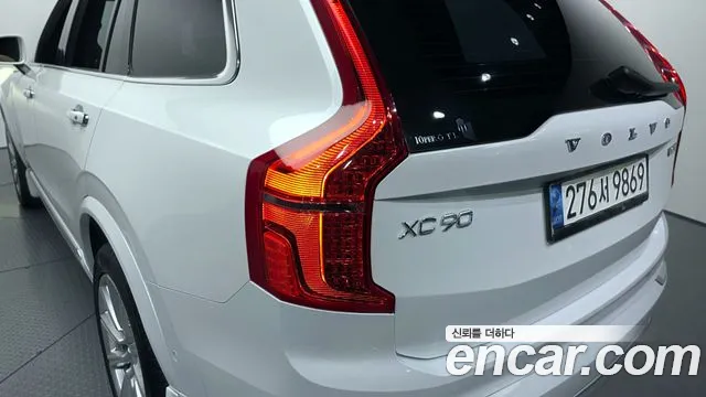 Volvo XC90 2019 — фото 9