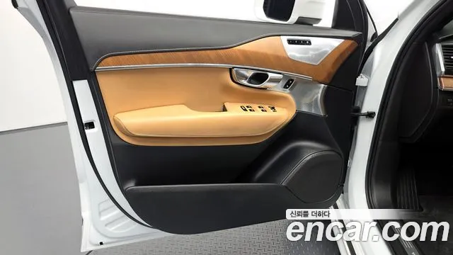 Volvo XC90 2019 — фото 14
