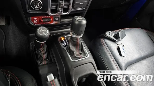 Jeep Wrangler 2019 — фото 12