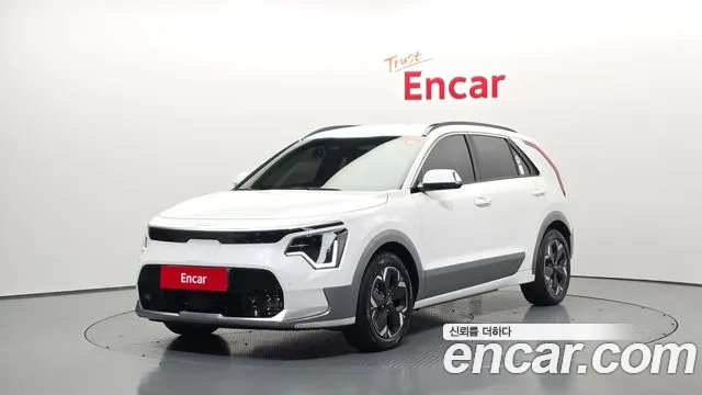 Kia Niro 2023 — фото 1
