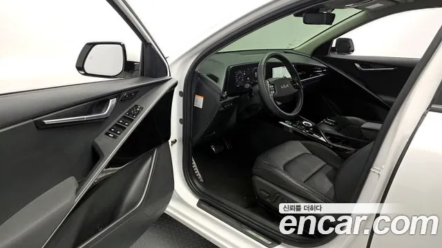 Kia Niro 2023 — фото 13