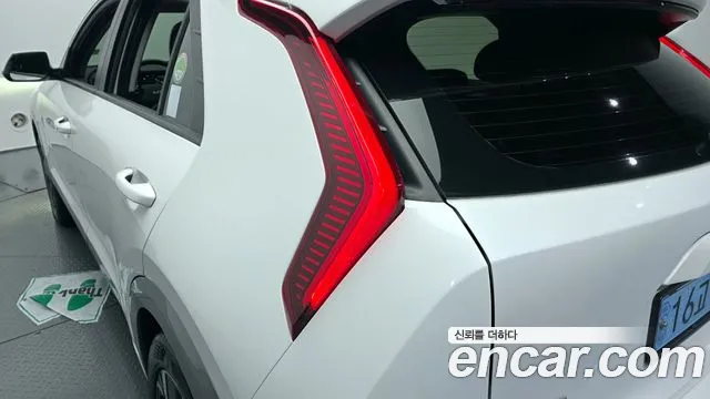 Kia Niro 2023 — фото 9
