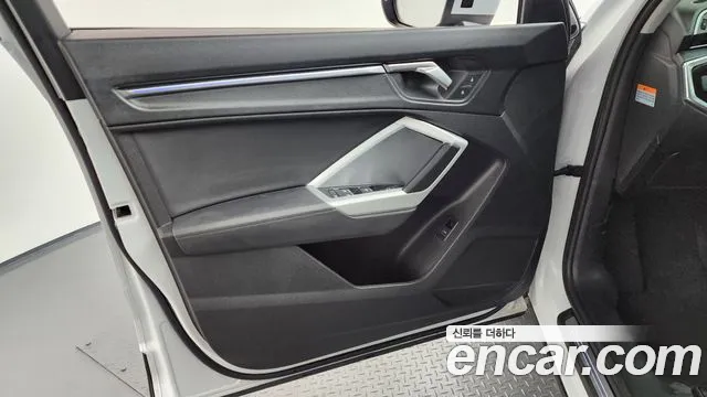 Audi Q3 2023 — фото 14